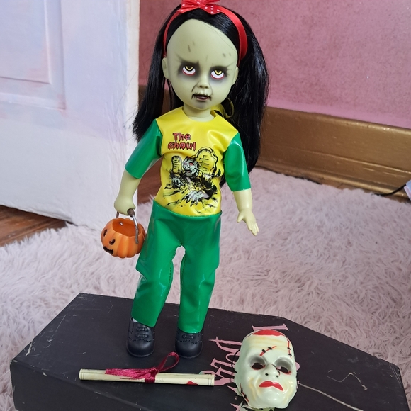 LAST CHANCE! The Ghoul- Living Dead Doll Halloween limited edition! - Picture 3 of 12